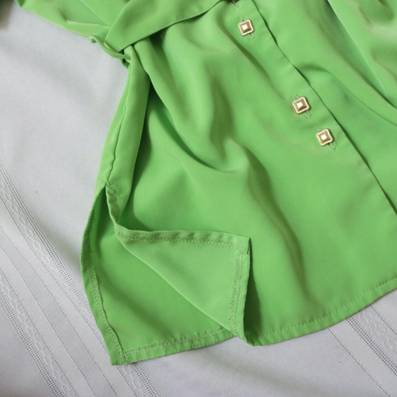 Green apple button down blouse with tie belt - Picture 7 of 8